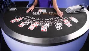 Myanmar ဘောလုံးသမားများ Live Betting ကစားနေသည့် မြင်ကွင်း